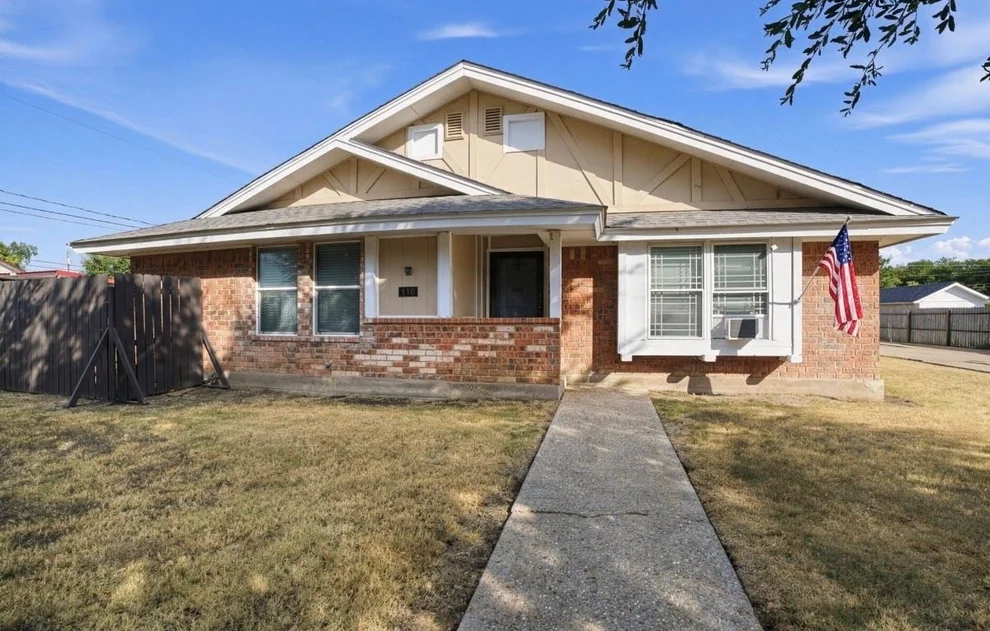 Unit for sale at 110 Kingsbury Way, Hewitt, TX 76643