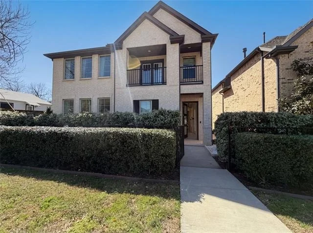 Unit for sale at 404 W 6th Street, Irving, TX 75060