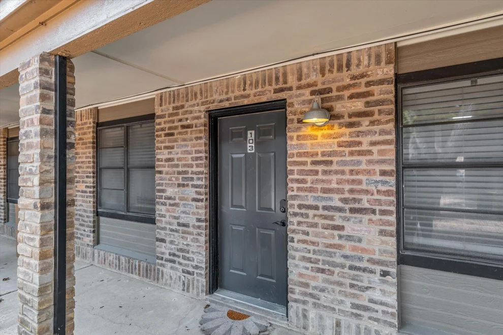 Unit for sale at 1421 S 12th Street, Waco, TX 76706
