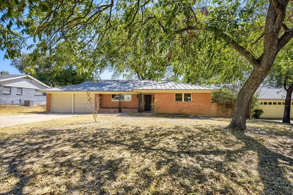 Unit for sale at 4105 Springbranch Drive, Benbrook, TX 76116
