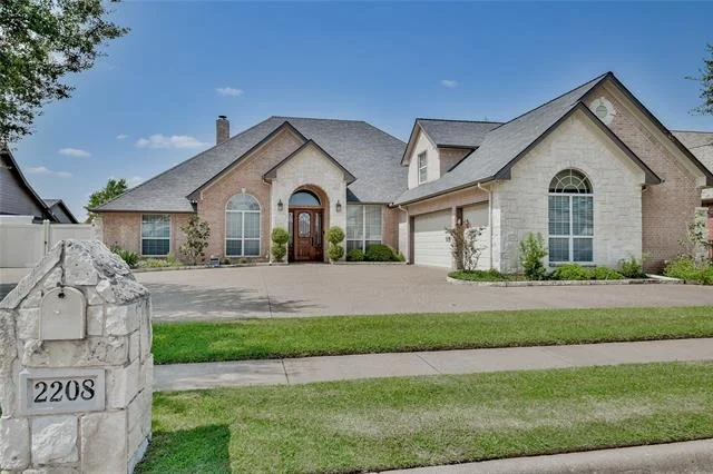 Unit for sale at 2208 Waters Edge Drive, Granbury, TX 76048