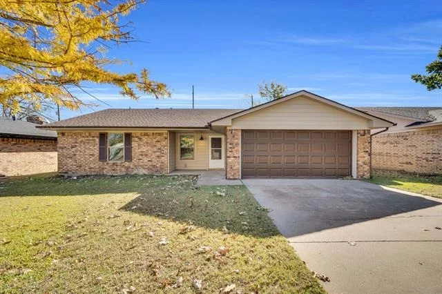 Unit for sale at 221 N Edgefield Road, Waxahachie, TX 75165