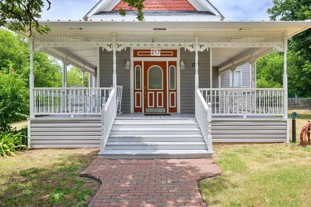 Unit for sale at 217 E 1st Street, Weatherford, TX 76086