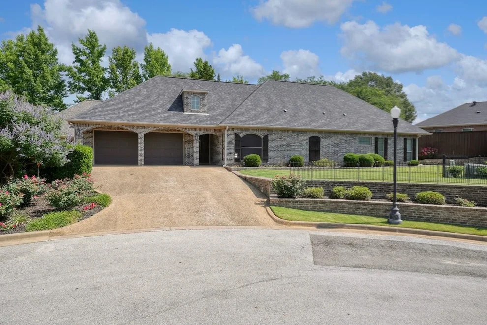 Unit for sale at 108 Timber Creek Court, Lindale, TX 75771
