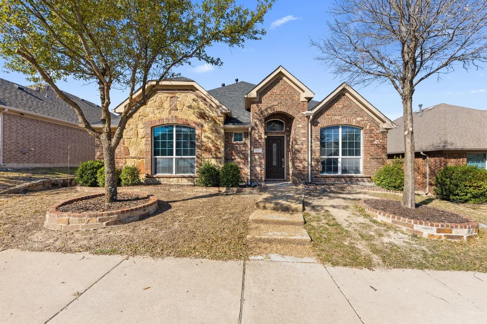 Unit for sale at 433 Castle Street, DeSoto, TX 75115