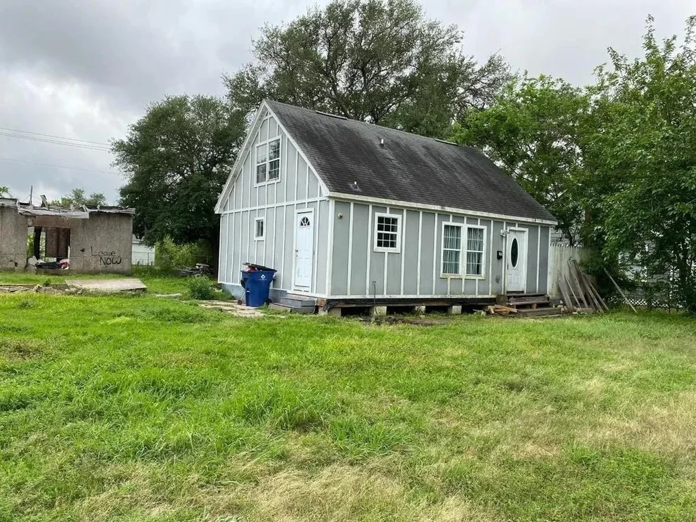 Unit for sale at 13 4th Avenue N, Texas City, TX 77590