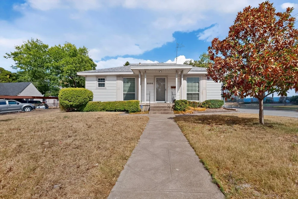Unit for sale at 2006 S Ewing Avenue, Dallas, TX 75216