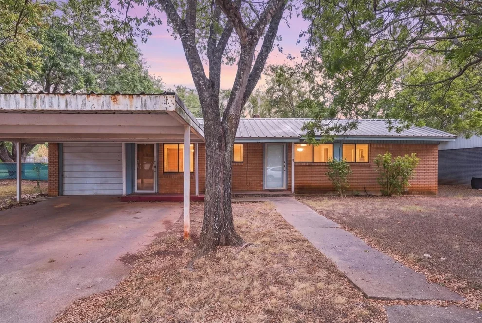 Unit for sale at 1204 W 4th Street, McGregor, TX 76657