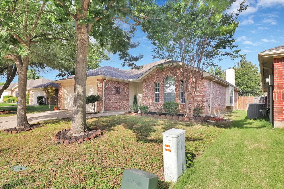Unit for sale at 12109 Angel Food Lane, Fort Worth, TX 76244