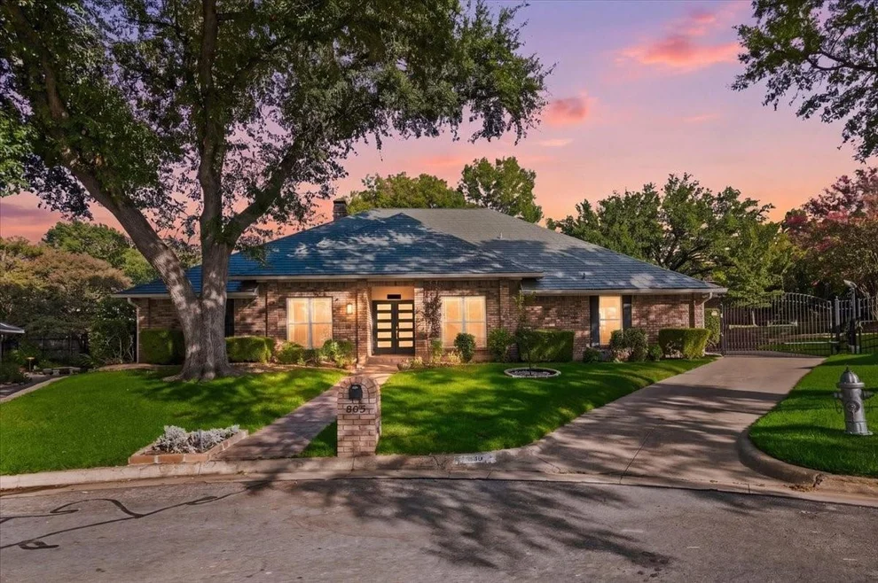Unit for sale at 805 Shadycreek Court, Arlington, TX 76013