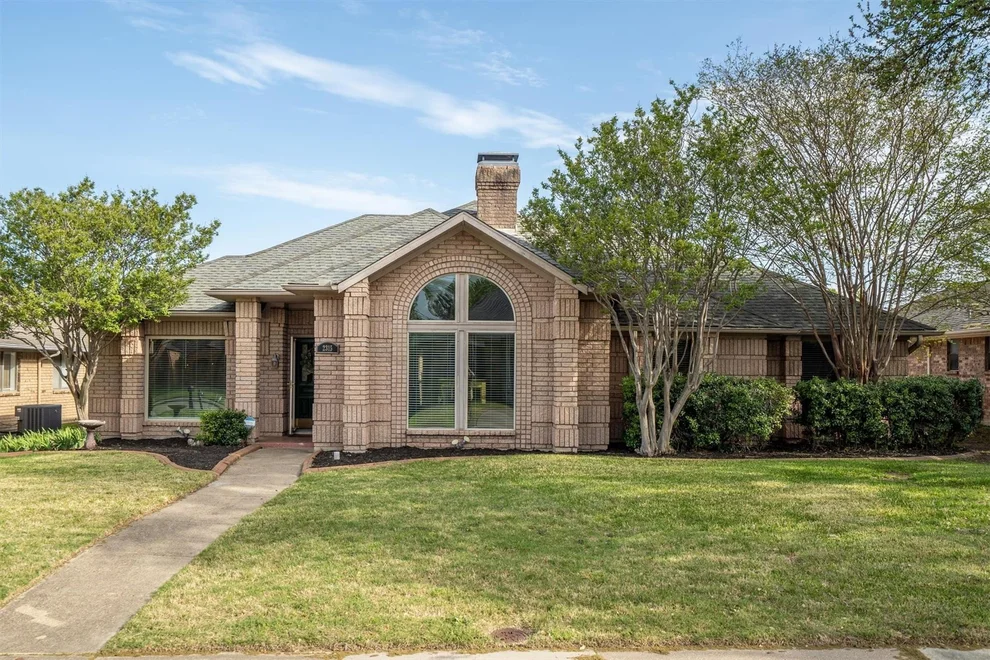 Unit for sale at 2315 Stone Glen Lane, Carrollton, TX 75007