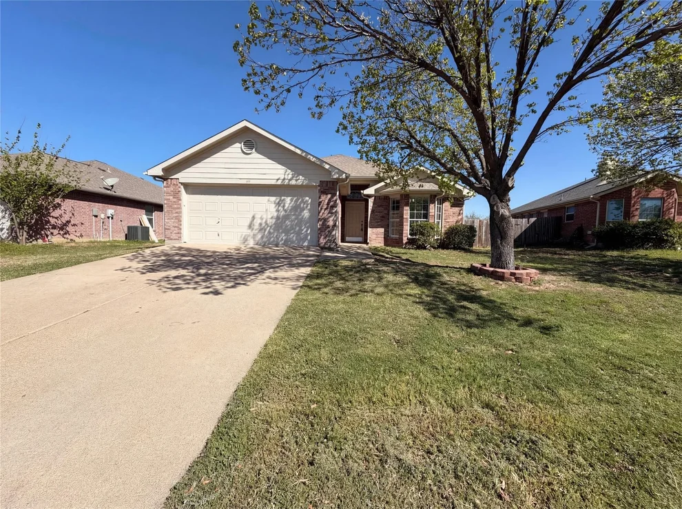 Unit for sale at 105 Kings Way Drive, Rhome, TX 76078