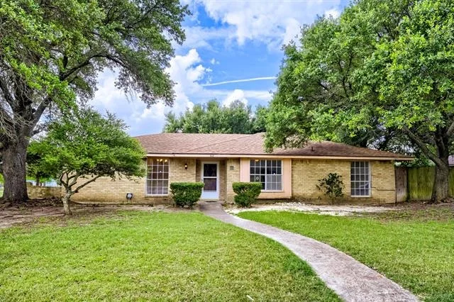 Unit for sale at 508 Stony Creek Drive, DeSoto, TX 75115
