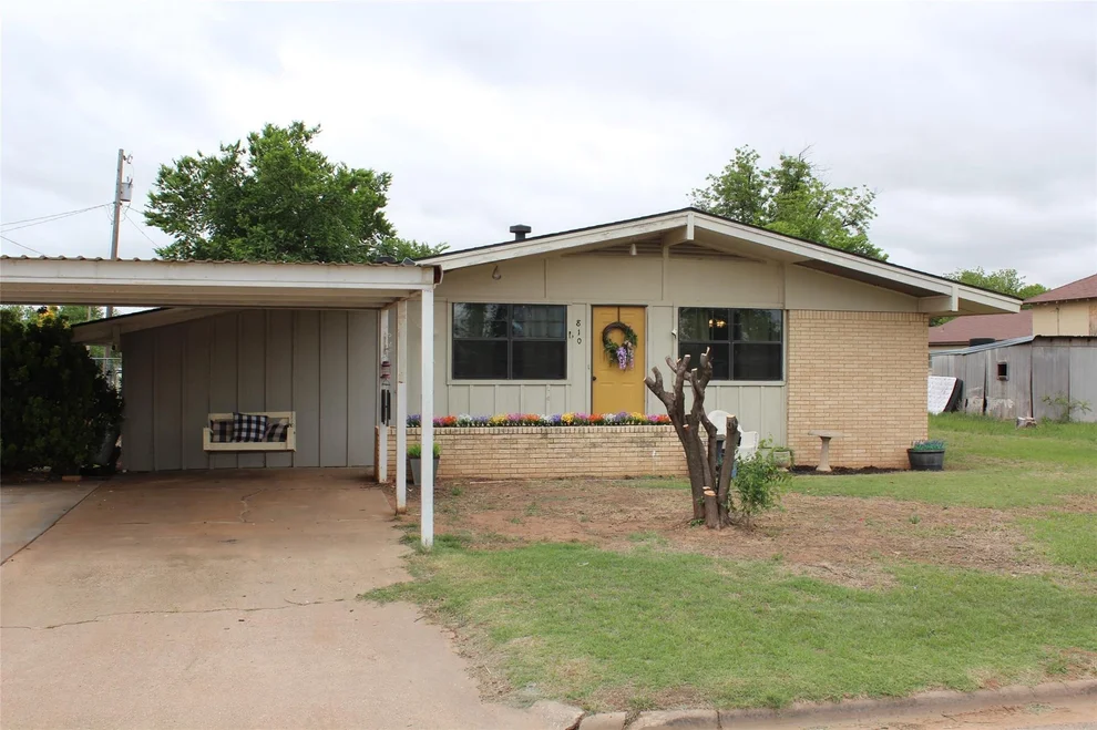 Unit for sale at 810 W Eden Street, Munday, TX 76371
