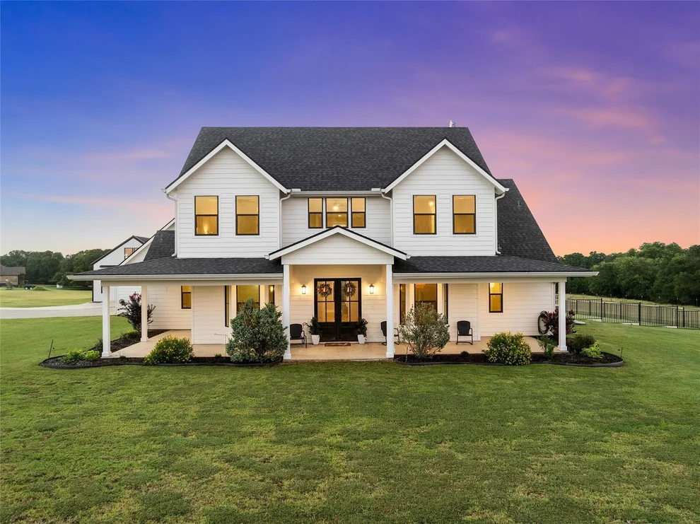Unit for sale at 252 Austin Hines Drive, China Spring, TX 76633