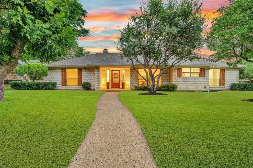 Unit for sale at 2801 W Aspen Court, Plano, TX 75075