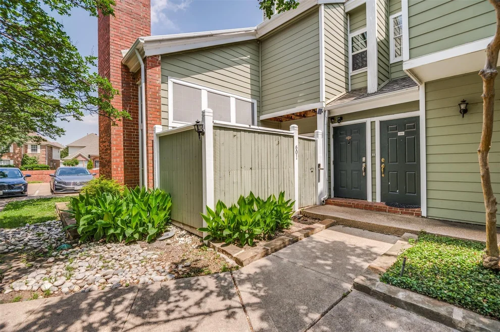 Unit for sale at 6220 Bentwood Trail, Dallas, TX 75252