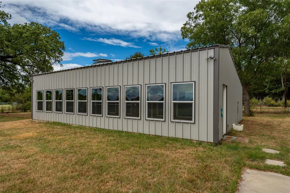 Unit for sale at 6899 TX-19 Highway, Palestine, TX 75803
