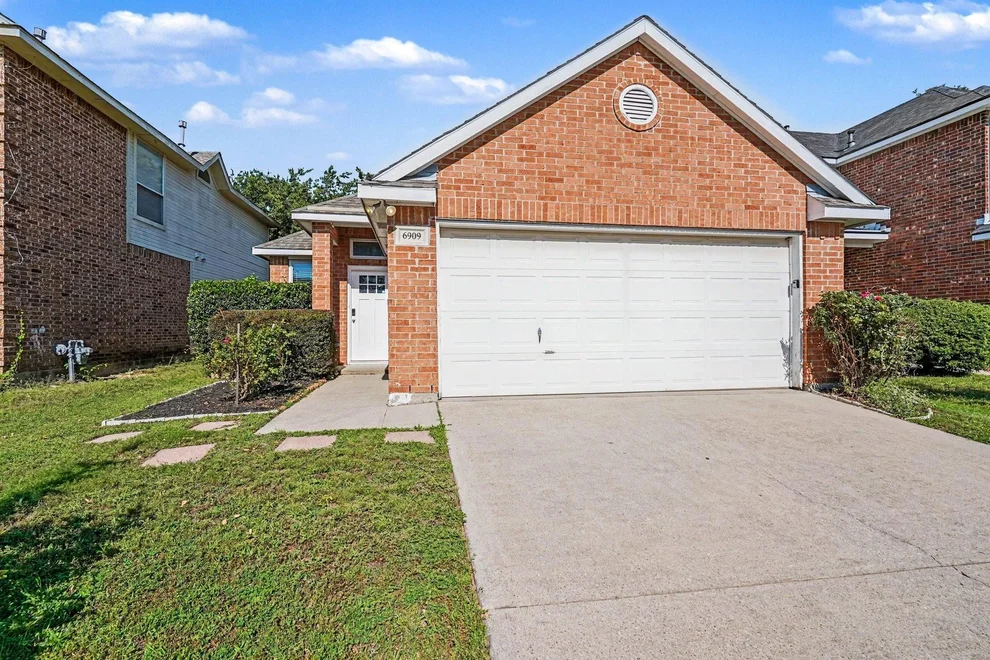 Unit for sale at 6909 Chaco Trail, Fort Worth, TX 76137