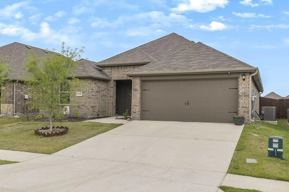 Unit for sale at 1110 Baldwin Lane, Ennis, TX 75119