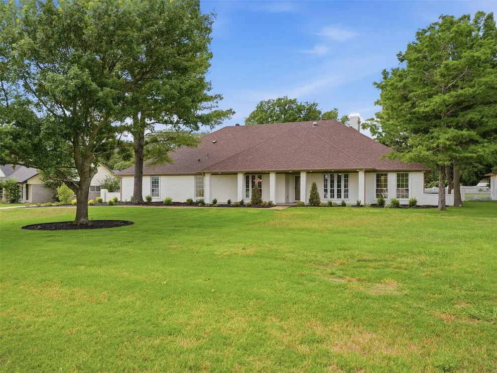 Unit for sale at 105 Meadow Oak Court, Double Oak, TX 75077