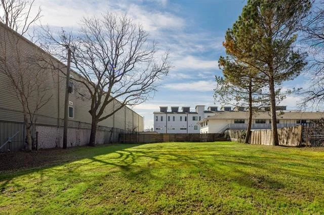 Unit for sale at 1725 N Prairie Avenue, Dallas, TX 75204