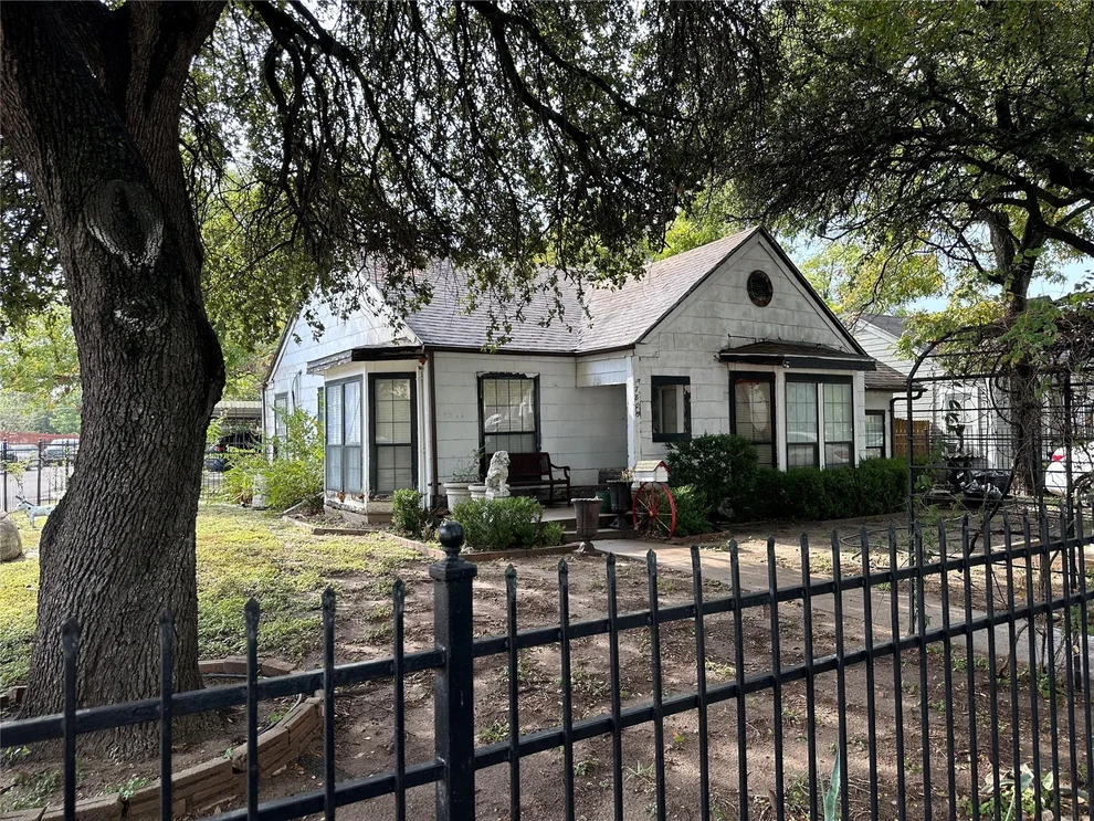 Unit for sale at 7805 Wanebe Drive, Dallas, TX 75235