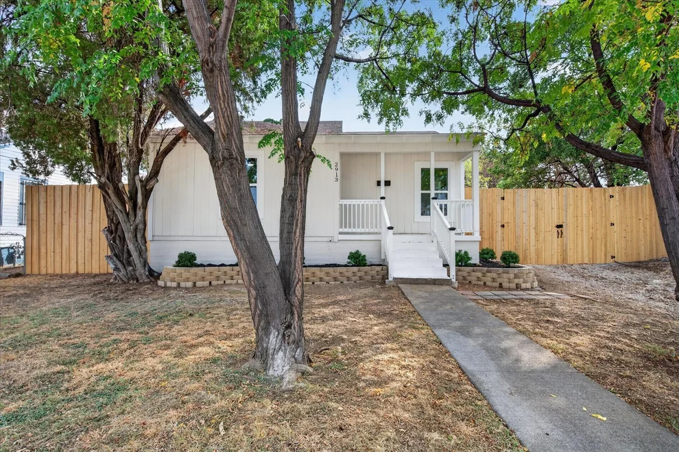 Unit for sale at 2913 Wesleyan Drive S, Fort Worth, TX 76105