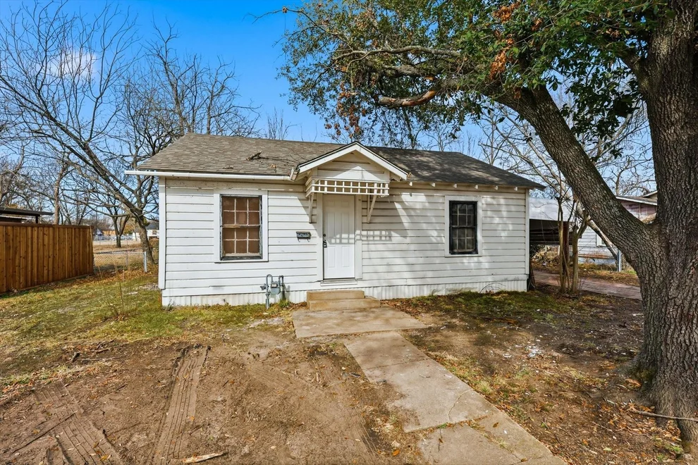 Unit for sale at 803 E 14th Street, Bonham, TX 75418