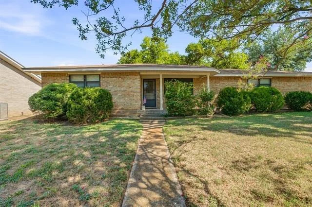 Unit for sale at 904 Spanish Trail Drive, Granbury, TX 76048