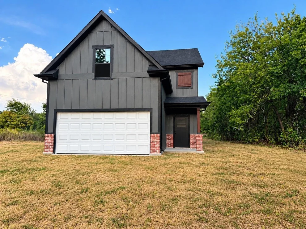 Unit for sale at 305 Augustus Street, Trenton, TX 75490