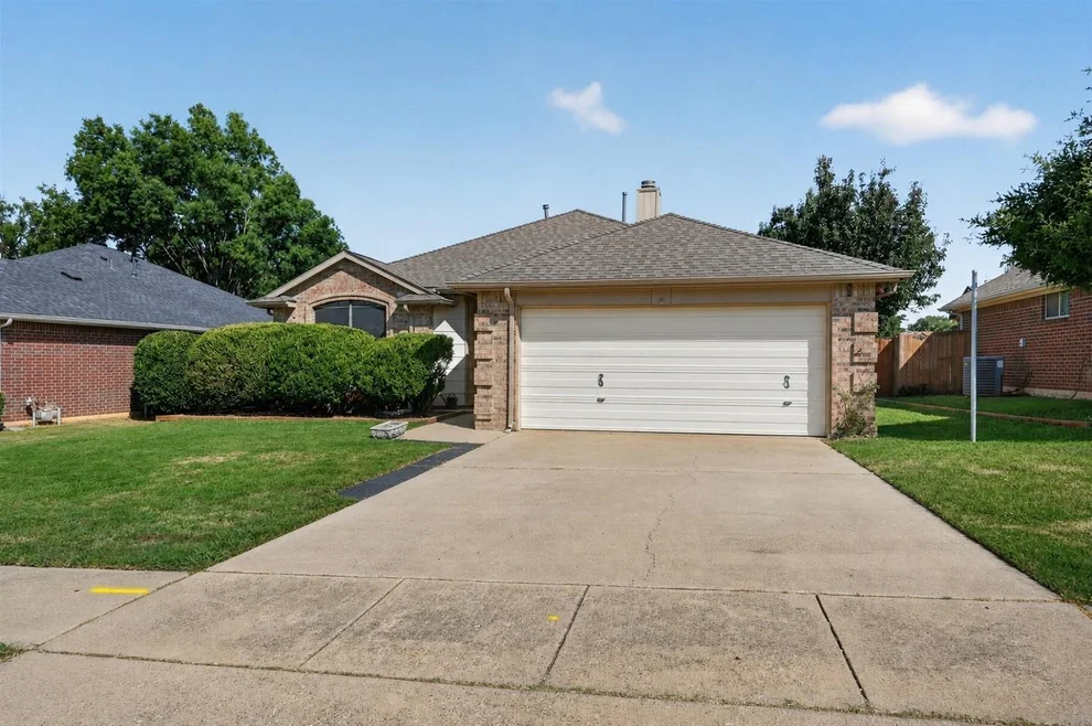 Unit for sale at 2103 Meadowview Drive, Corinth, TX 76210