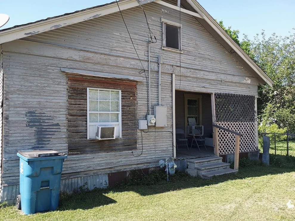 Unit for sale at 612 W 16th Avenue, Corsicana, TX 75110