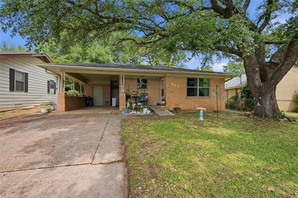 Unit for sale at 707 W Brock Street, Denison, TX 75020