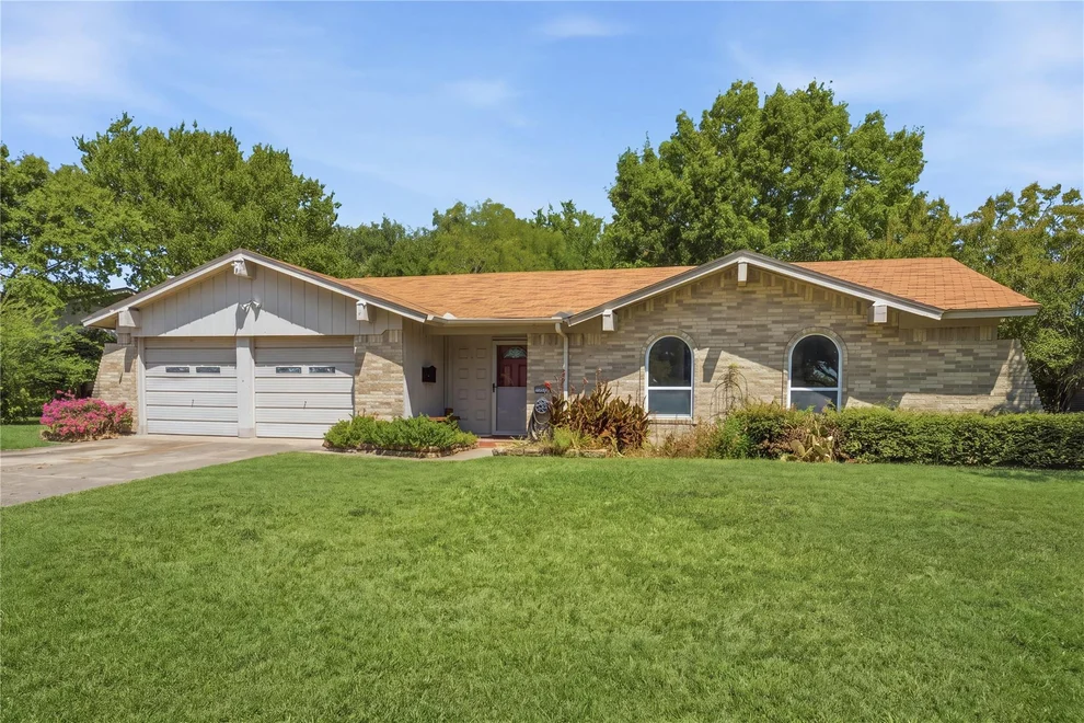 Unit for sale at 2015 Inverness Drive, Carrollton, TX 75007