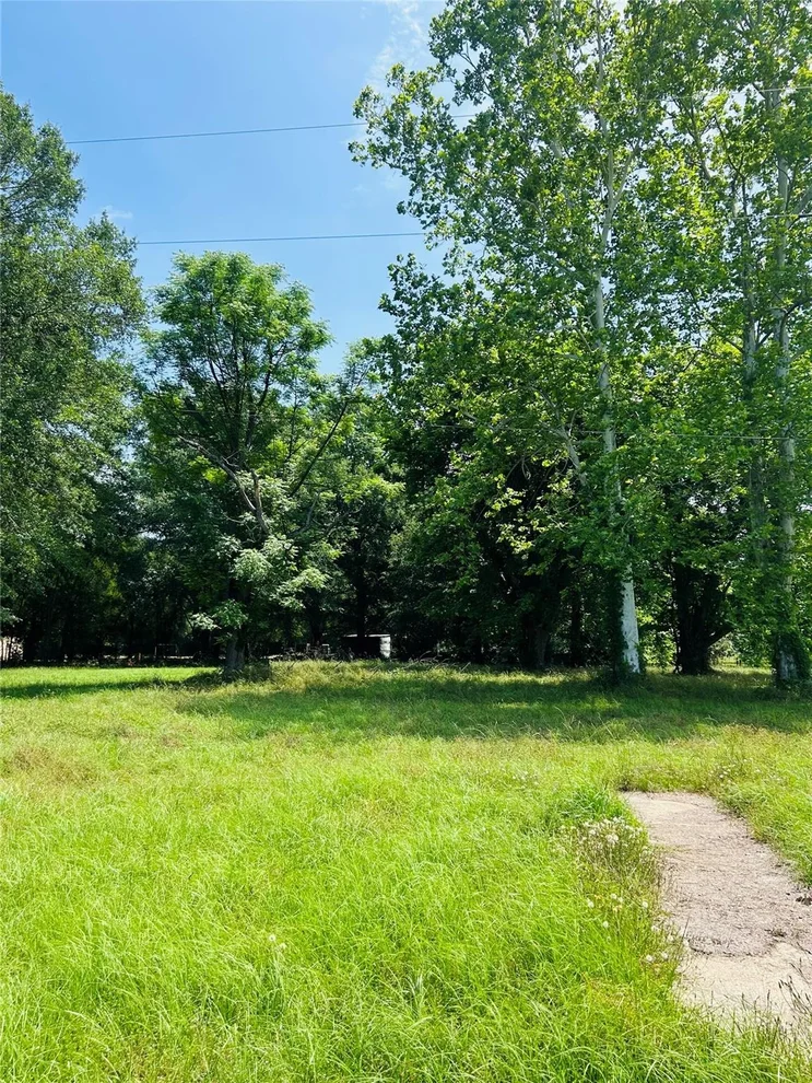 Unit for sale at 610 6th Street, Chandler, TX 75758