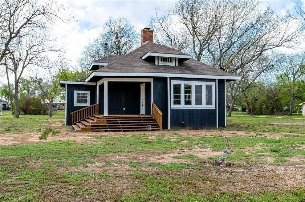 Unit for sale at 606 6th Street, Moody, TX 76557