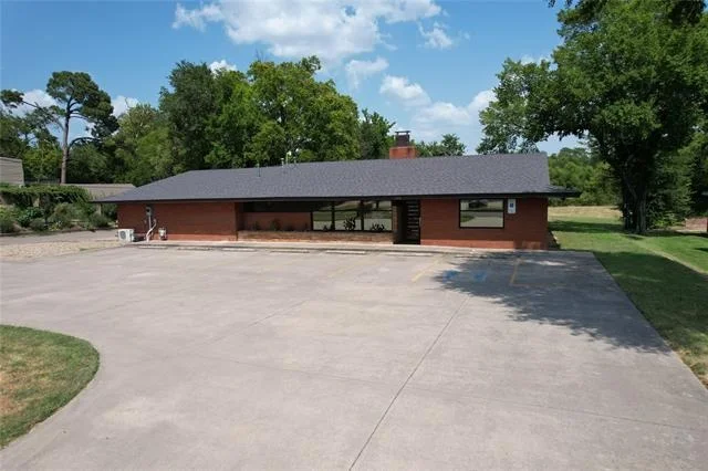 Unit for sale at 614 Oak Avenue, Sulphur Springs, TX 75482
