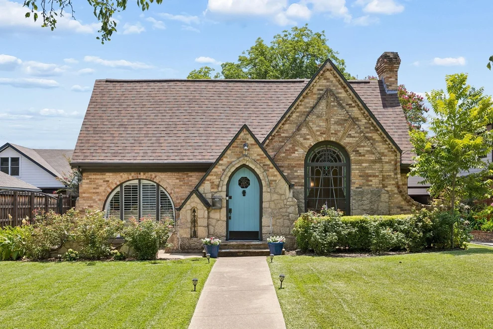 Unit for sale at 5542 McCommas Boulevard, Dallas, TX 75206