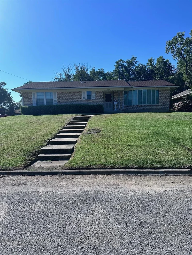 Unit for sale at 1700 W Belden Street, Sherman, TX 75092