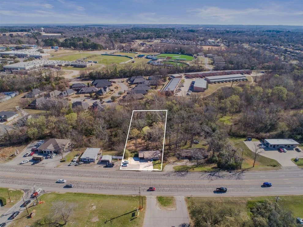Unit for sale at 1206 S Main, Lindale, TX 75771