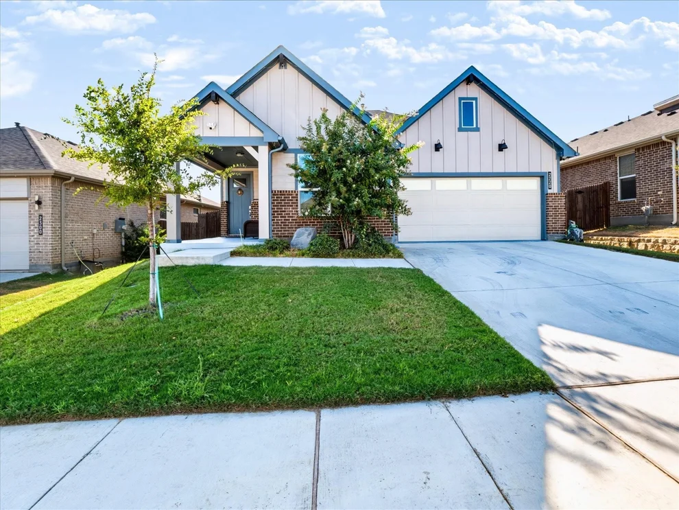 Unit for sale at 2220 Redwing Drive, Denton, TX 76205