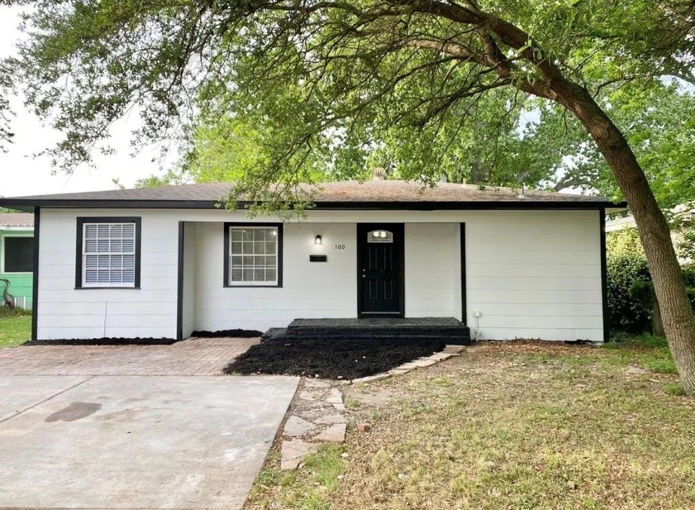 Unit for sale at 100 17th Avenue N, Texas City, TX 77590