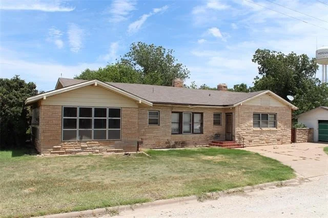 Unit for sale at 410 N Munday Avenue, Munday, TX 76371