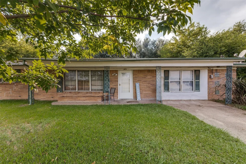 Unit for sale at 425 Lybrand Street, Wills Point, TX 75169