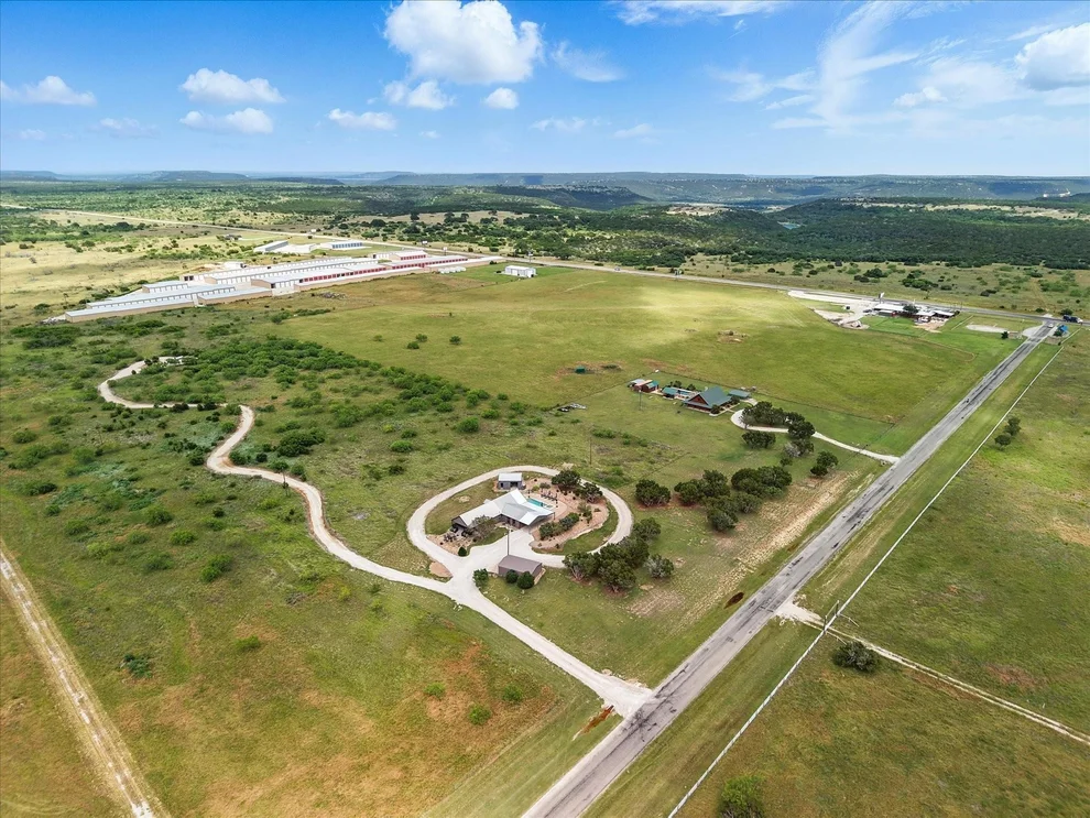 Unit for sale at 186 W Hells Gate Drive, Strawn, TX 76475