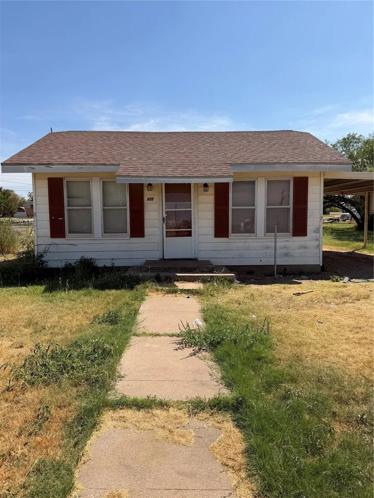 Unit for sale at 503 W 12th Street, Quanah, TX 79252