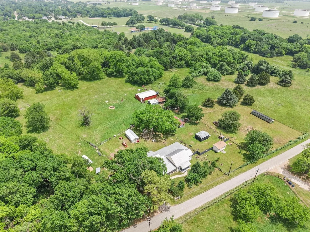Unit for sale at 1101 S 37th Street, Corsicana, TX 75110