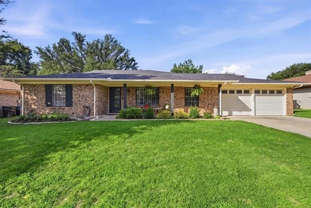 Unit for sale at 4025 Aragon Drive, Fort Worth, TX 76133