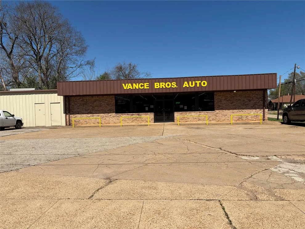 Unit for sale at 601 W Lacy Street, Palestine, TX 75801